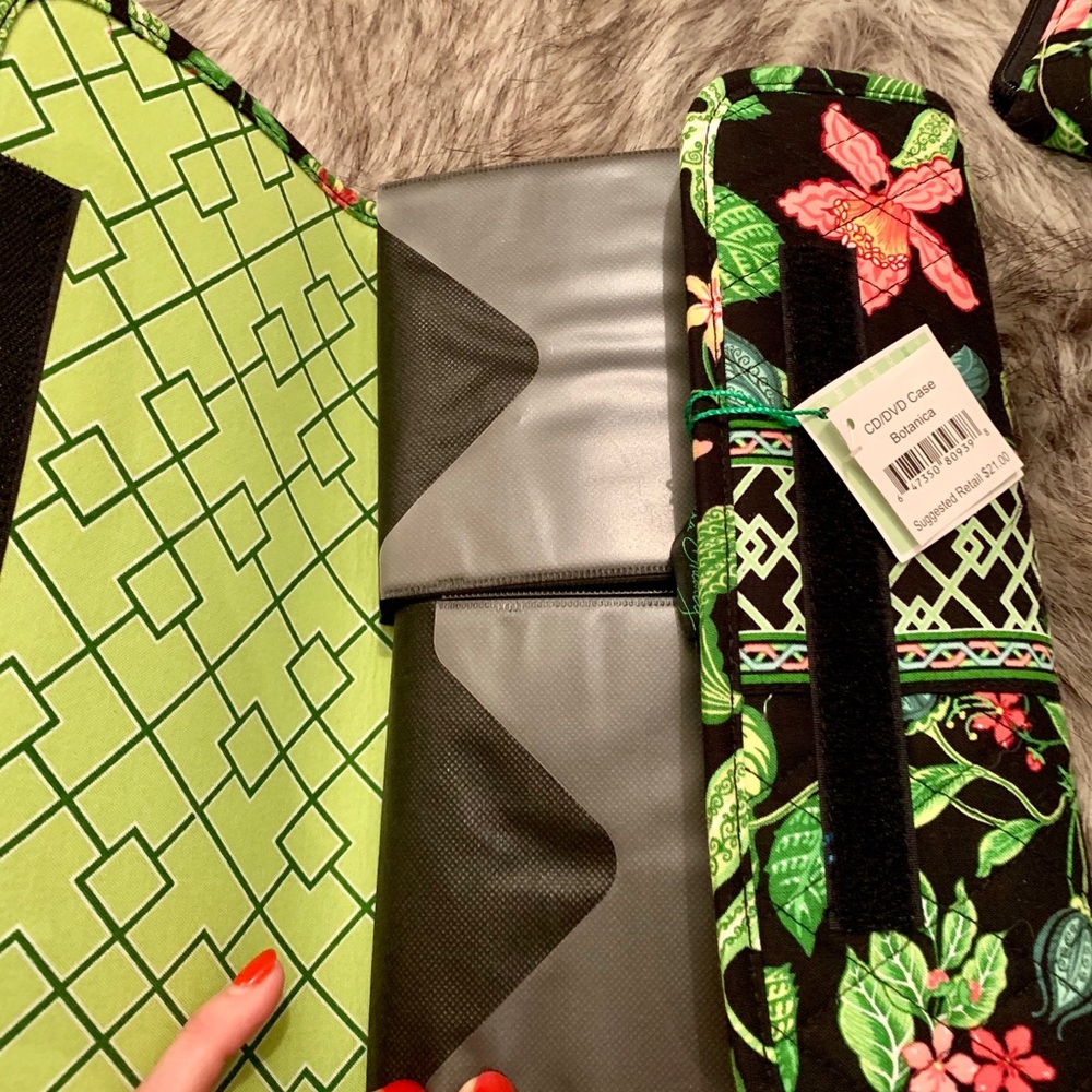 Vera Bradley’s botanica NWT CD/DVD case